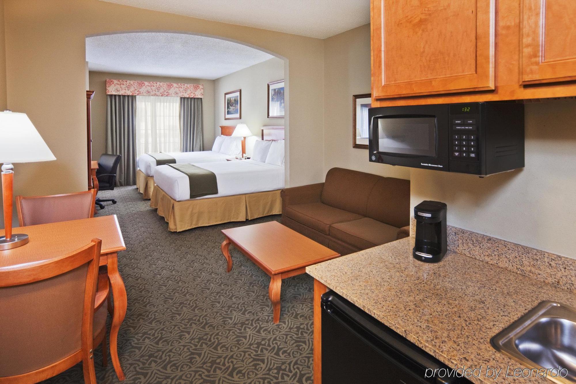 Holiday Inn Express Hotel & Suites Lawton-Fort Sill By Ihg Room photo