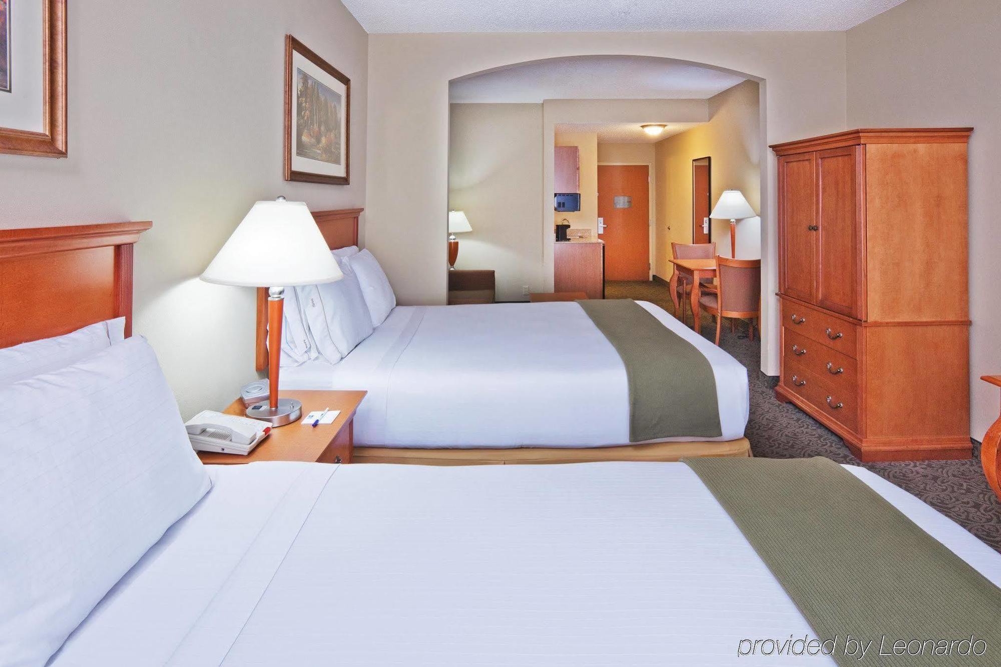 Holiday Inn Express Hotel & Suites Lawton-Fort Sill By Ihg Room photo